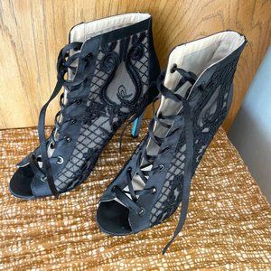 Betsey Johnson Marlo ~8~ Lace Peep Toe Booties